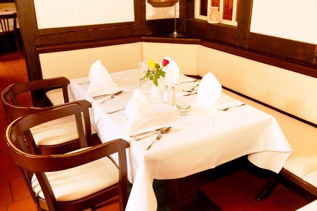 Hotel Restaurant Zur Linde Pattensen Exterior foto